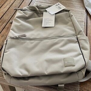 NWT Lululemon light grey double zip backpack unisex 22L